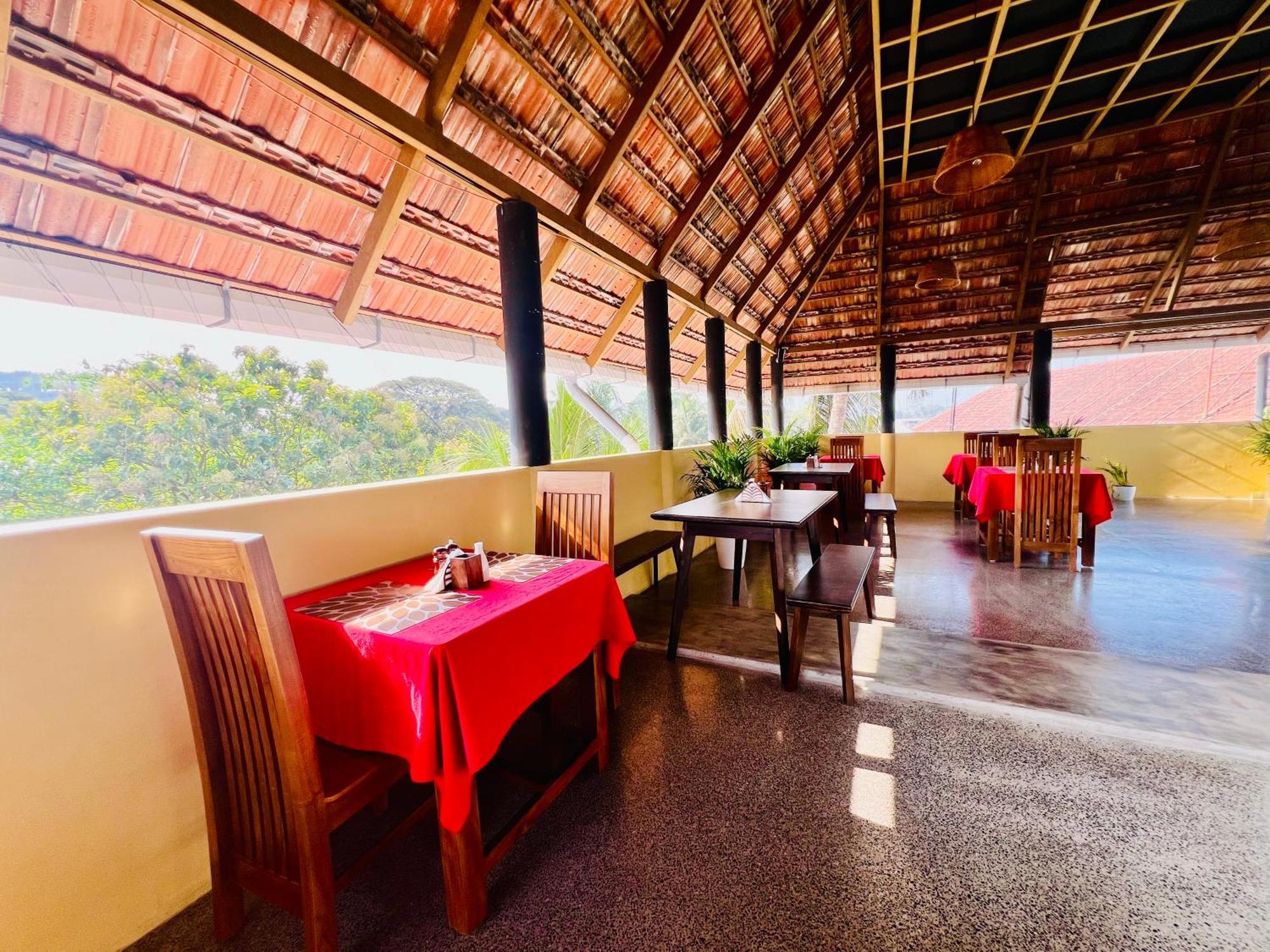 Seacoast Inn Fortkochi Fort Kochi Экстерьер фото